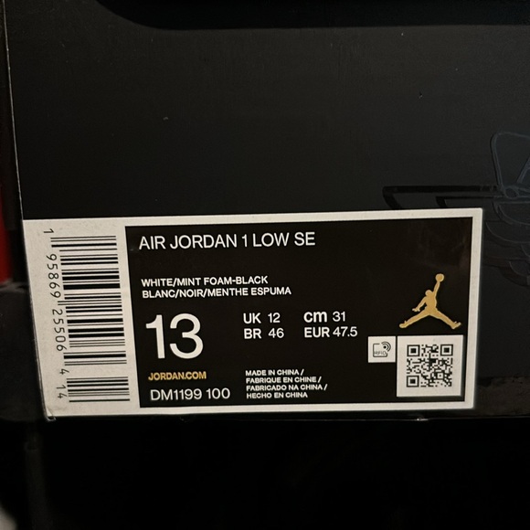 Air Jordan 1 Low SE - Picture 4 of 6